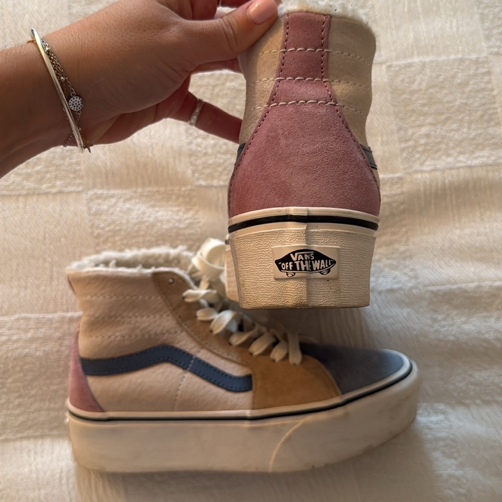 Women’s 7 Vans platform retro high tops